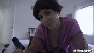 Возбужденная анашым Джессика Райан қабылдайды өзінің пасынка үшін отсосать оның жас мүшесі