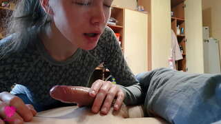 عاطفي قذرة اللسان من صغيرتي الجمال مع نائب الرئيس في الفم