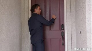 Milf Eva Notty crams σφιχτό μουνί με το τεράστιο πούτσο του, ενώ τεράστια βυζιά της ταλάντωσης