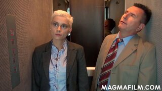 الحمار مارس الجنس في العمل