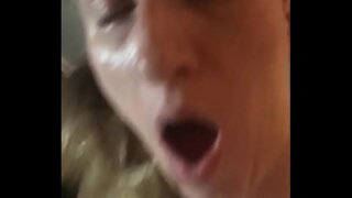 صبح کام اور جنسی کے ساتھ سنہرے بالوں والی bombshell ماں